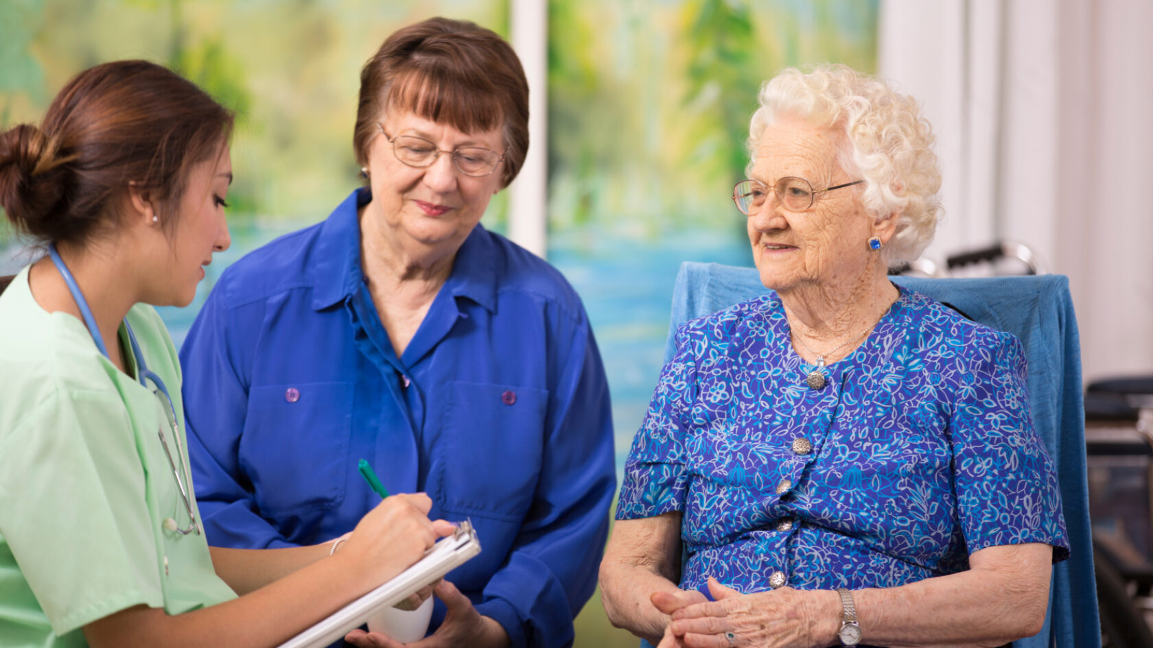 A mother and her adult daughter meet with a clinician.